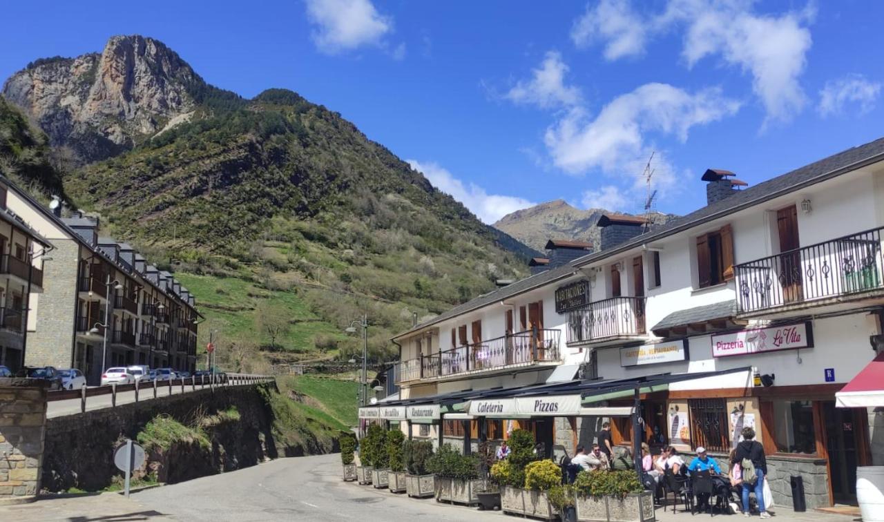 Hostal Los Valles Bielsa Luaran gambar