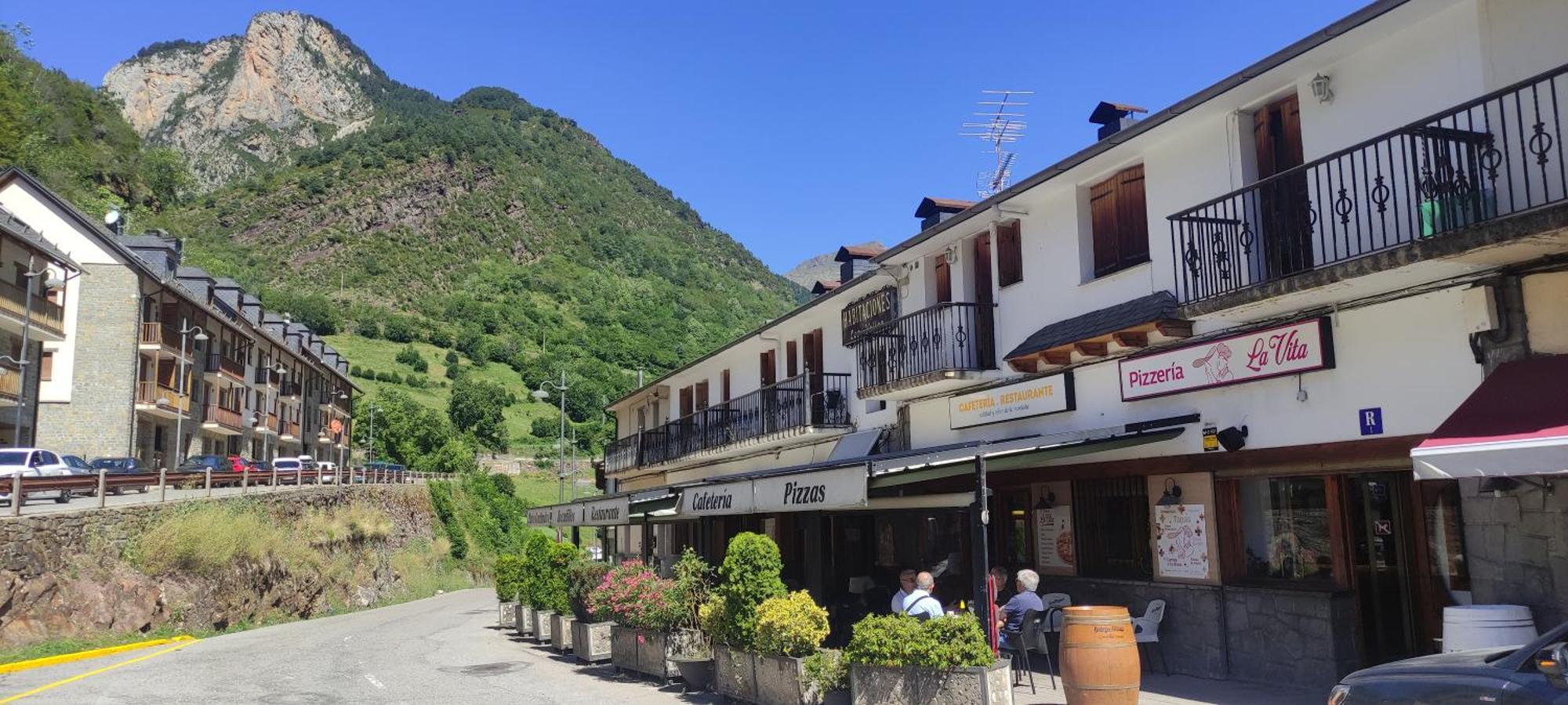 Hostal Los Valles Bielsa Luaran gambar