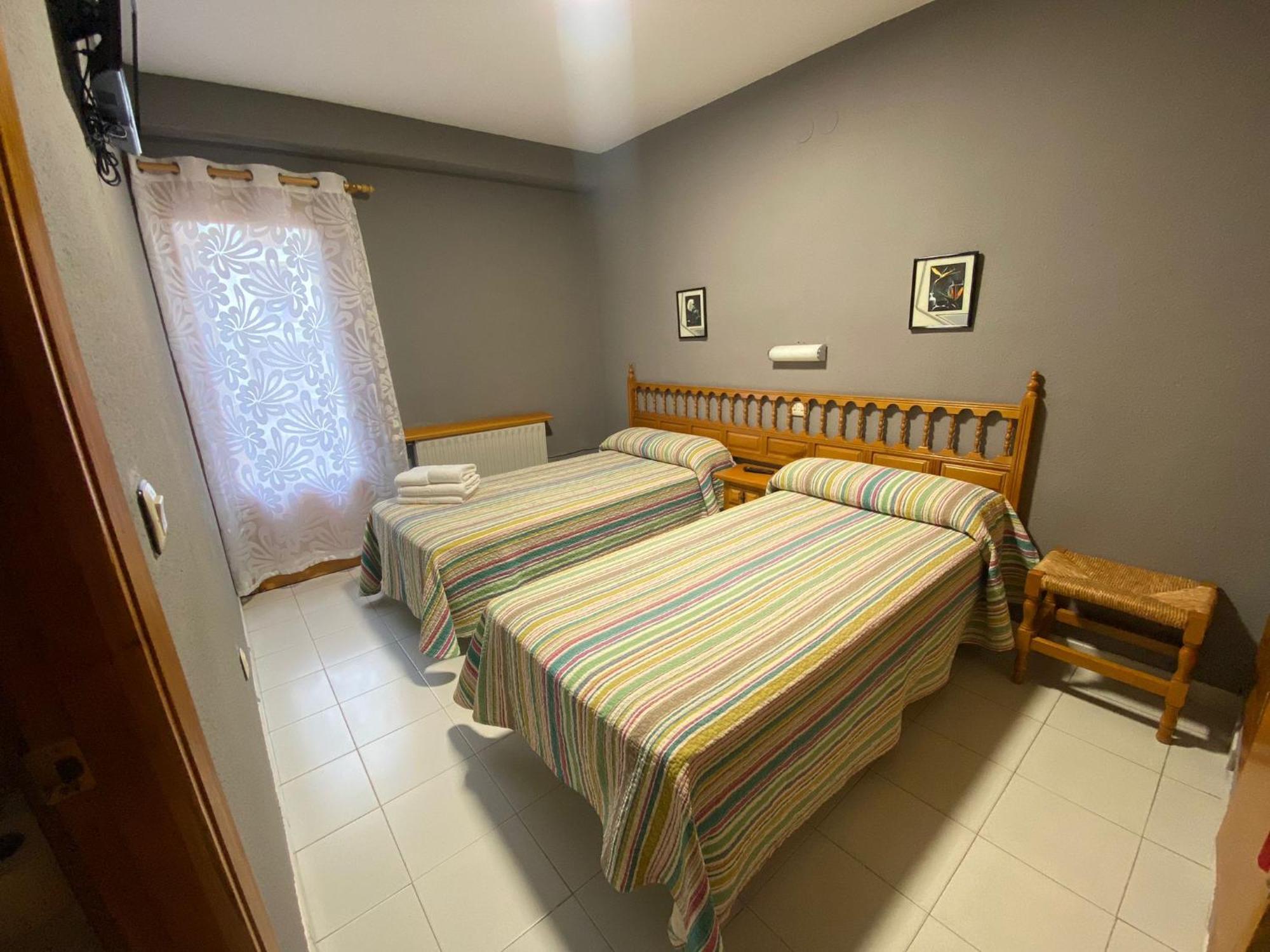 Hostal Los Valles Bielsa Luaran gambar