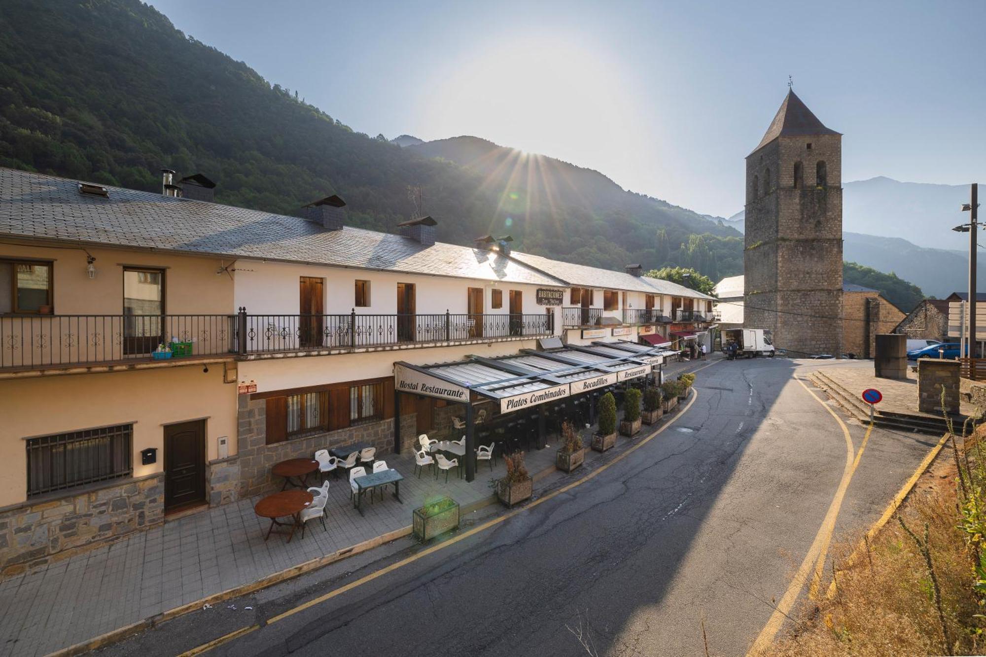 Hostal Los Valles Bielsa Luaran gambar