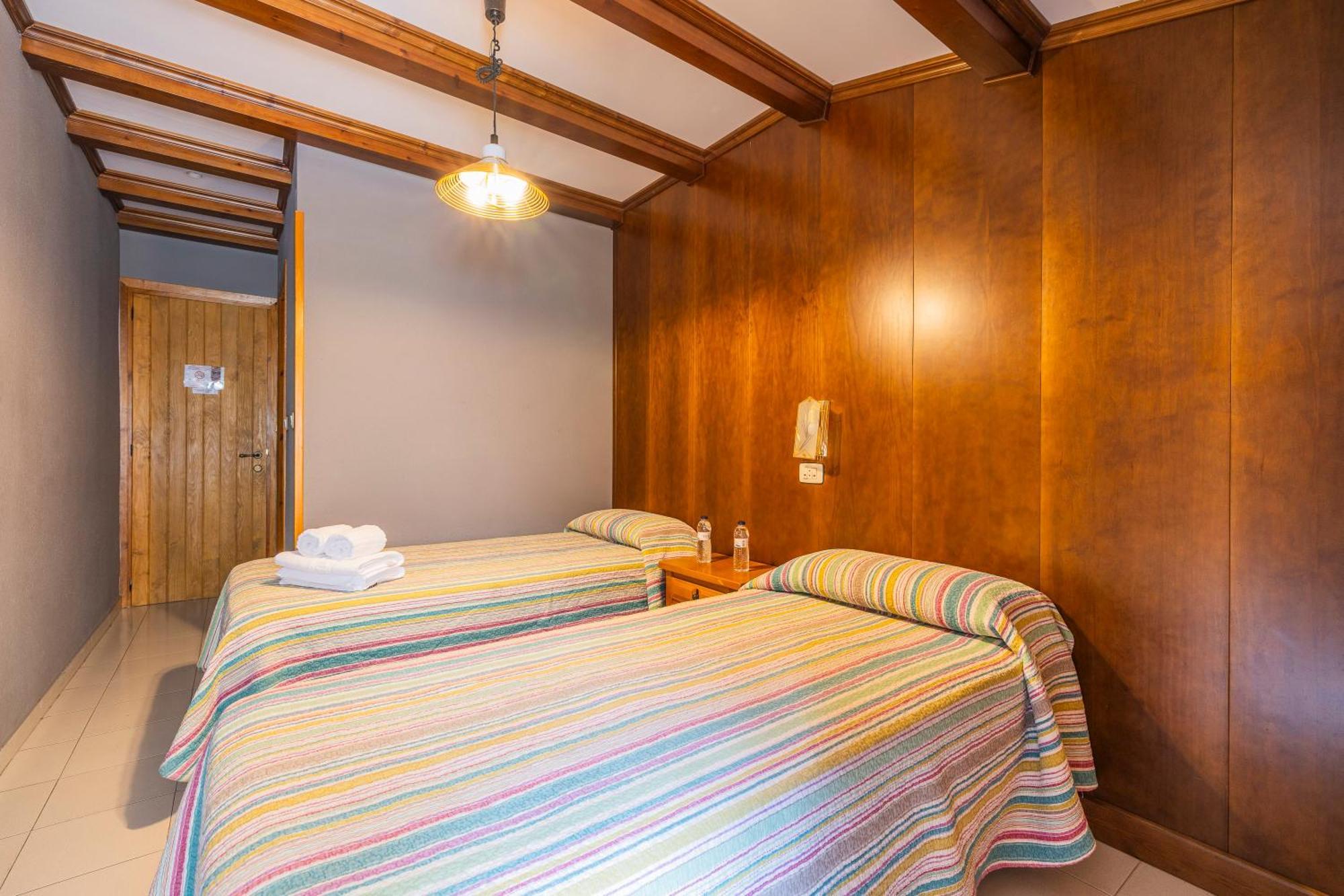 Hostal Los Valles Bielsa Luaran gambar