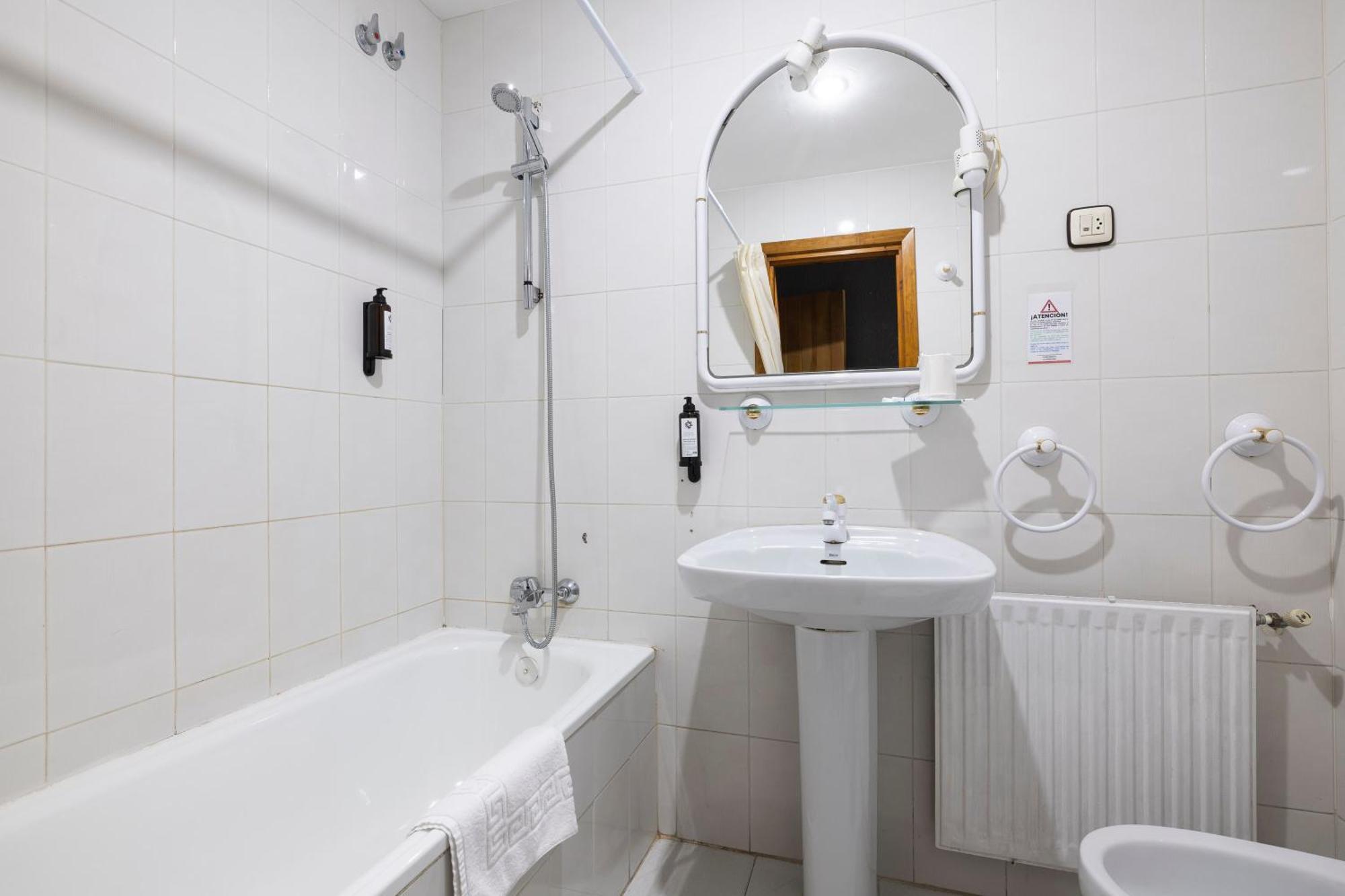 Hostal Los Valles Bielsa Luaran gambar